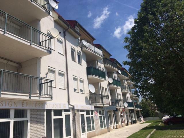 Rehab Apartment Heviz Bagian luar foto